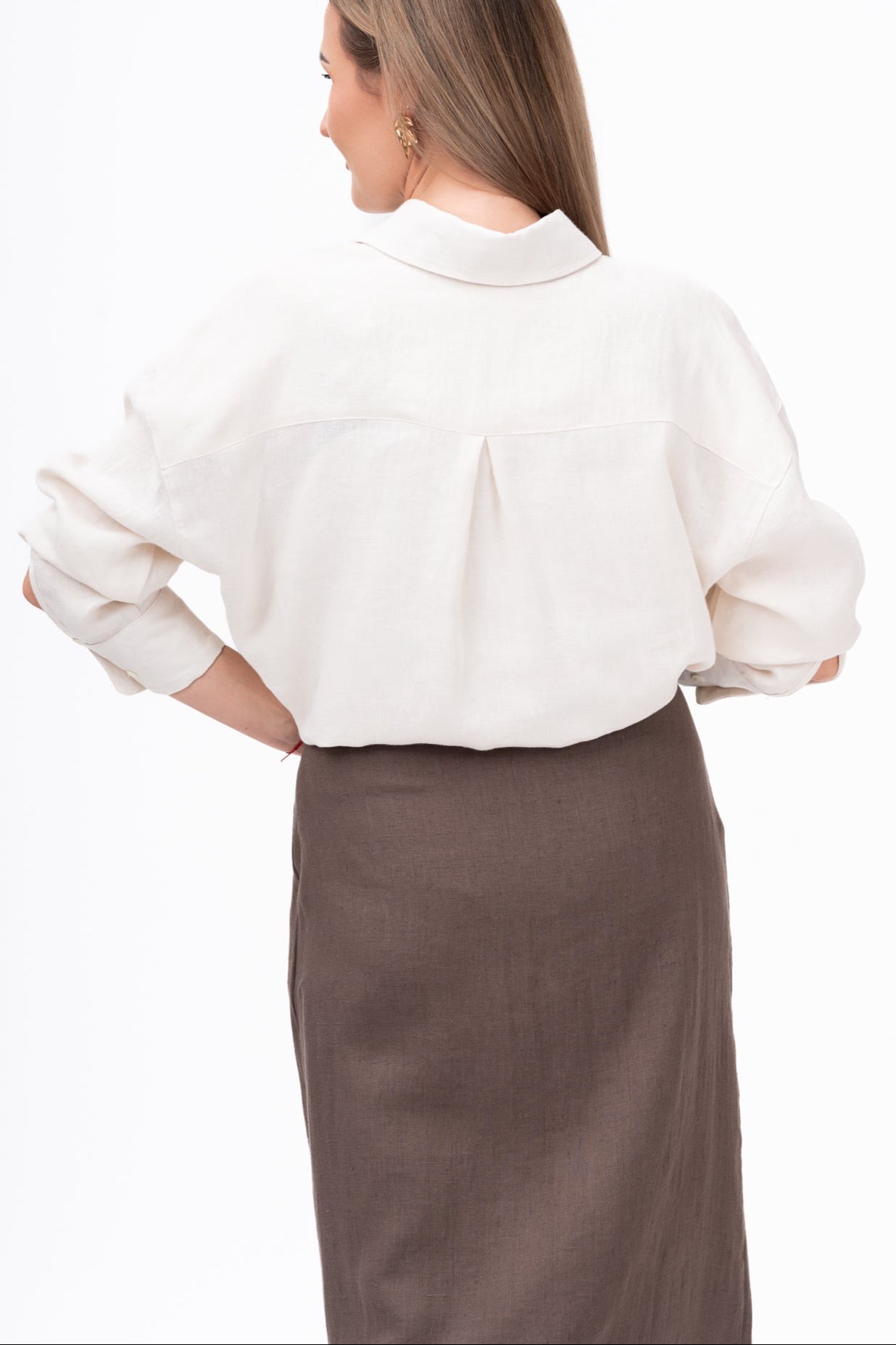 lininis midi sijonas, smėlio spalvos, iš nugaros pusės