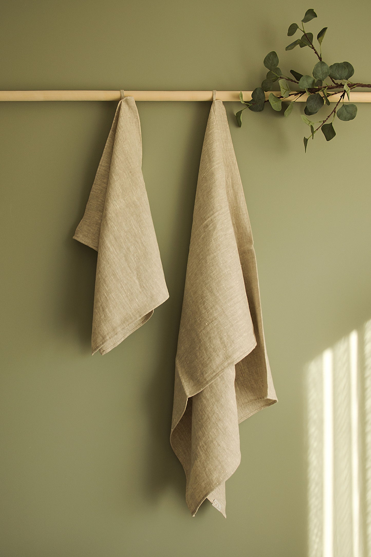 Bath towels, hanged