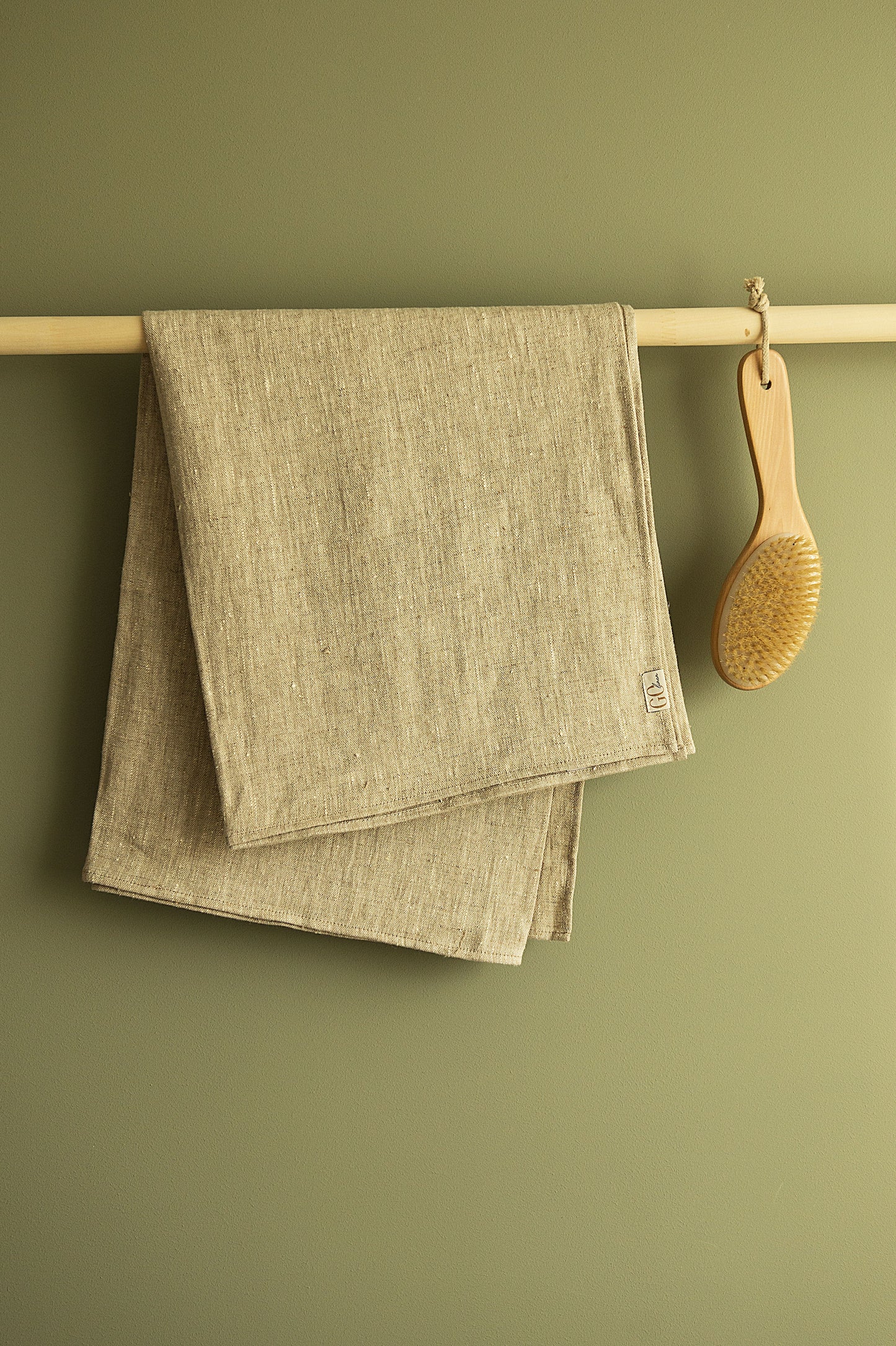 Linen bath towels set, hanging