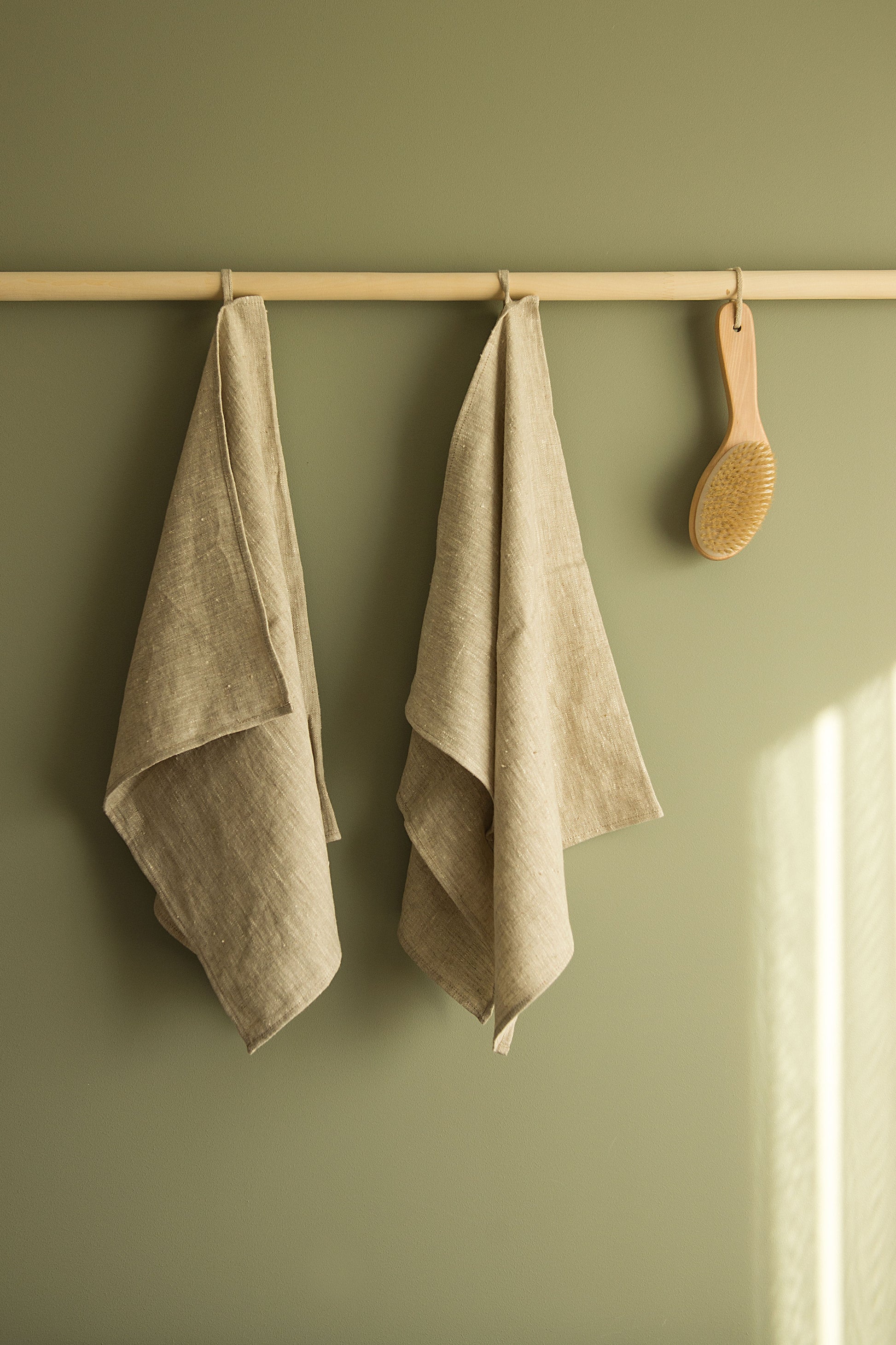 linen bath towels set, hanging