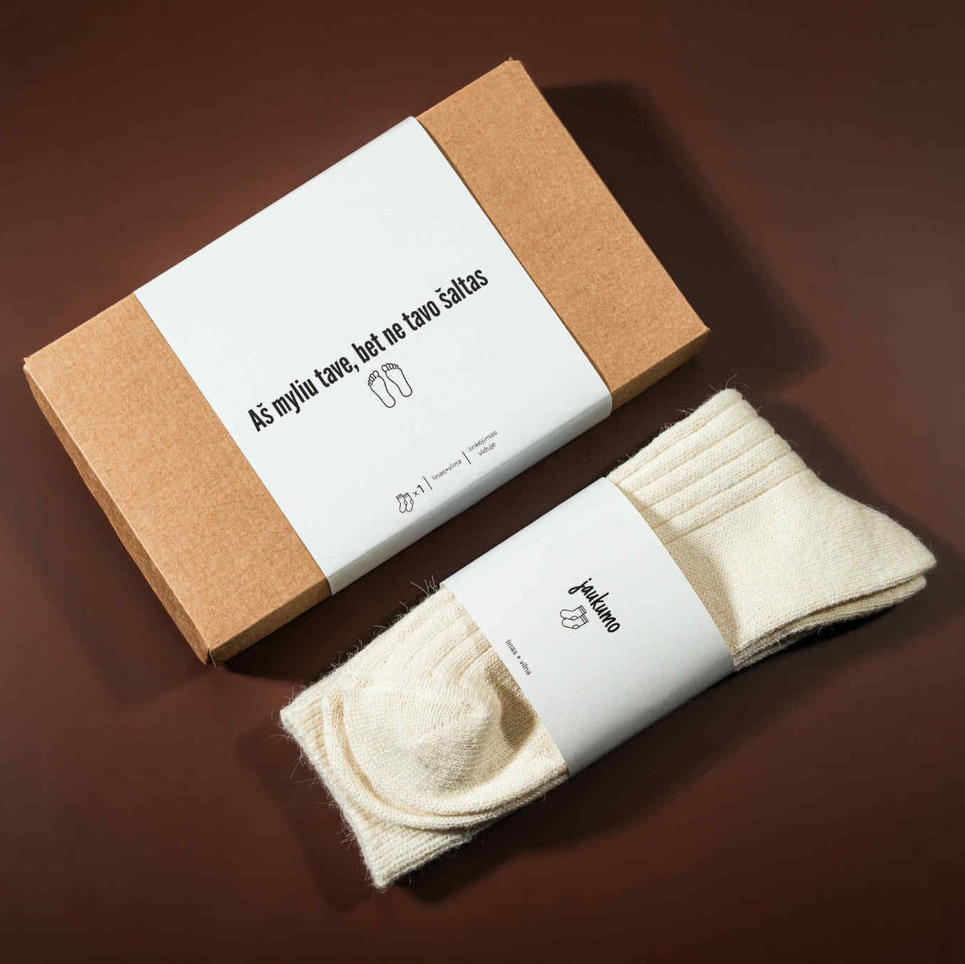 vilnonės kojinės odvanų dėžutėje