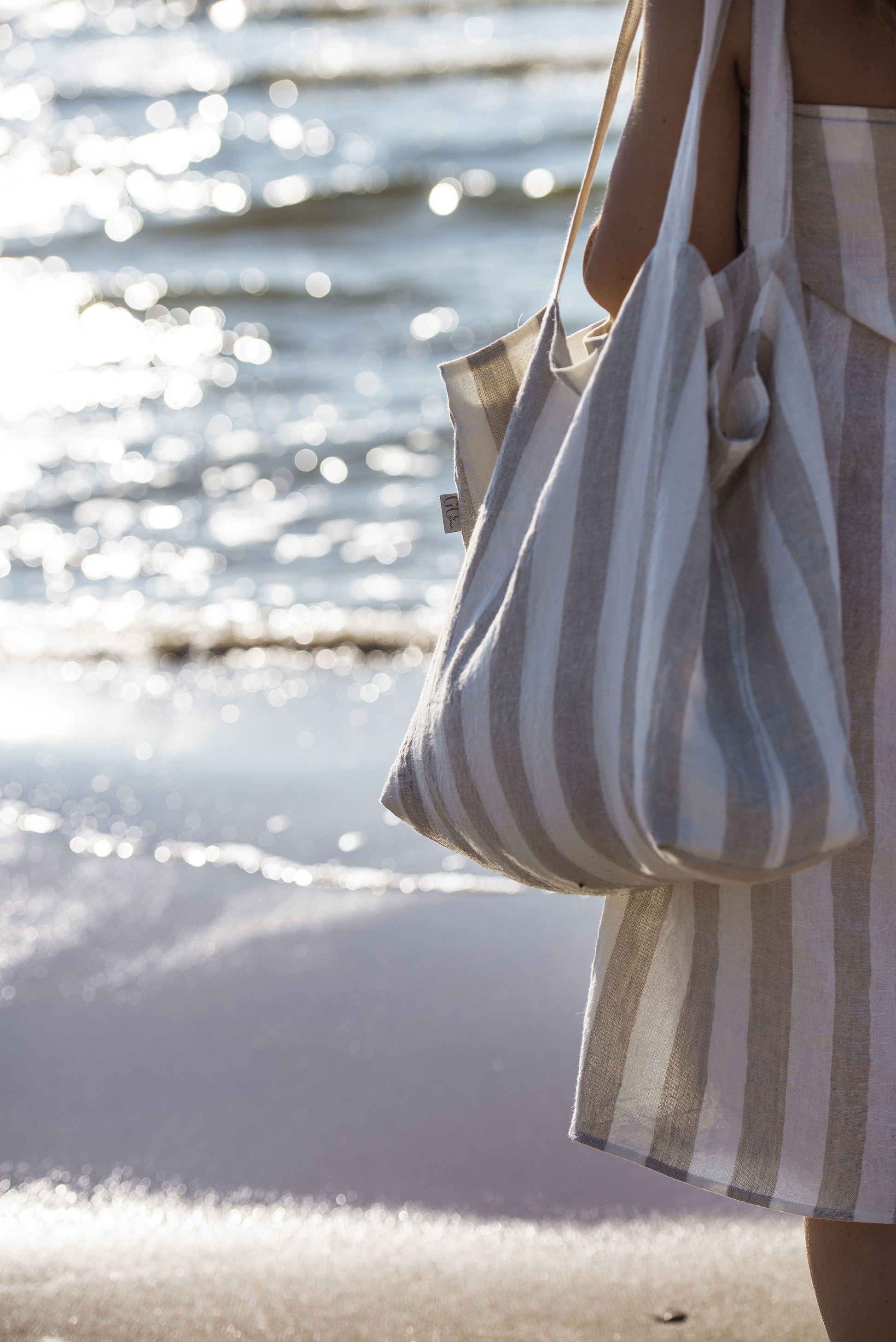 linen beach tote in beige stripes