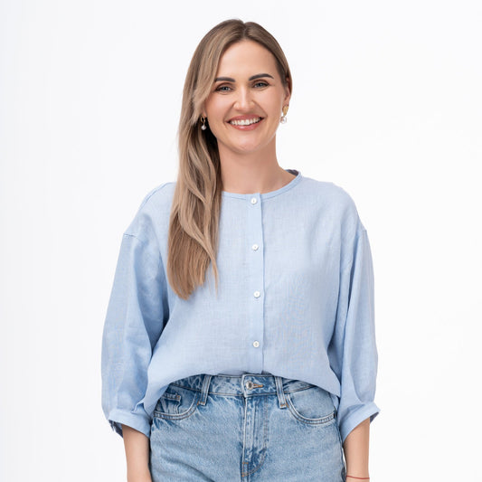 lininė moteriška palaidinė su sagom ir 3/4 rankovėm, žydros spalvos